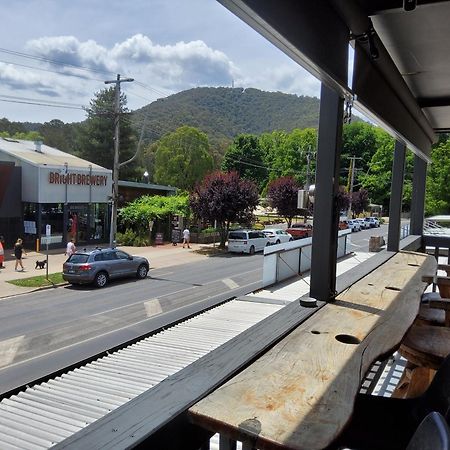 Coach House Inn Bright Esterno foto