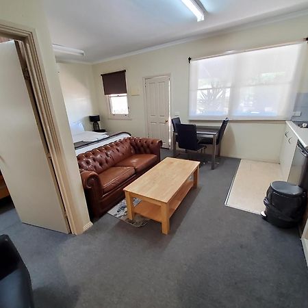 Coach House Inn Bright Esterno foto