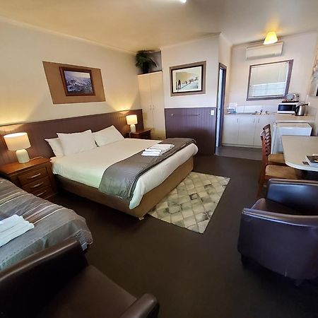 Coach House Inn Bright Esterno foto