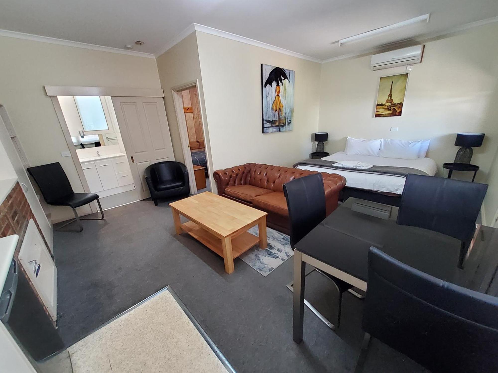 Coach House Inn Bright Esterno foto