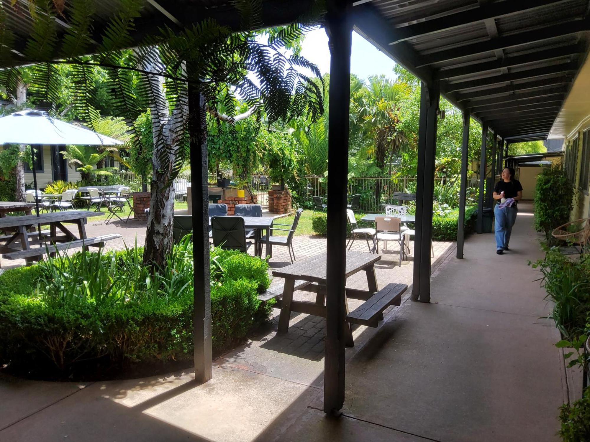 Coach House Inn Bright Esterno foto