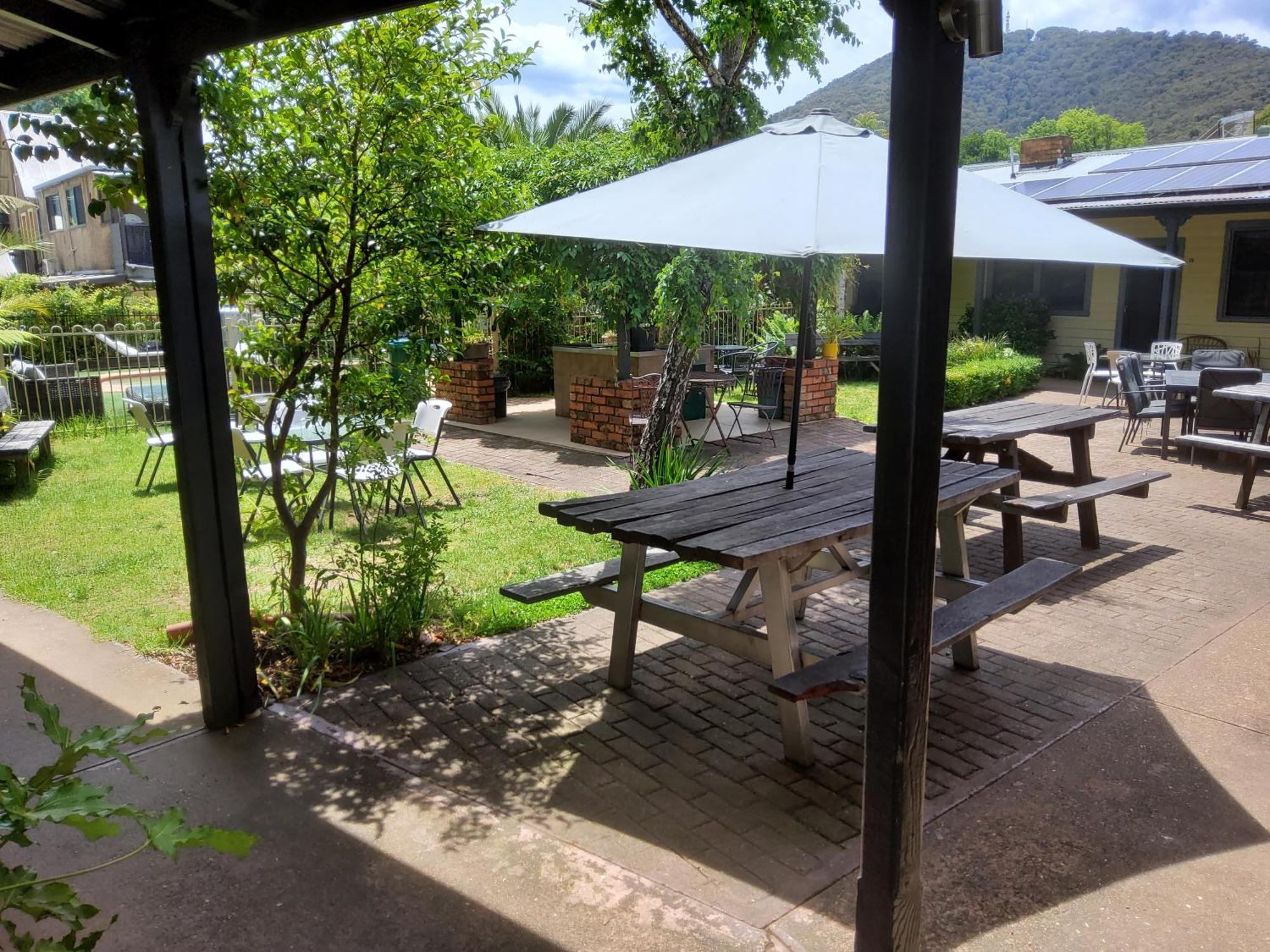 Coach House Inn Bright Esterno foto