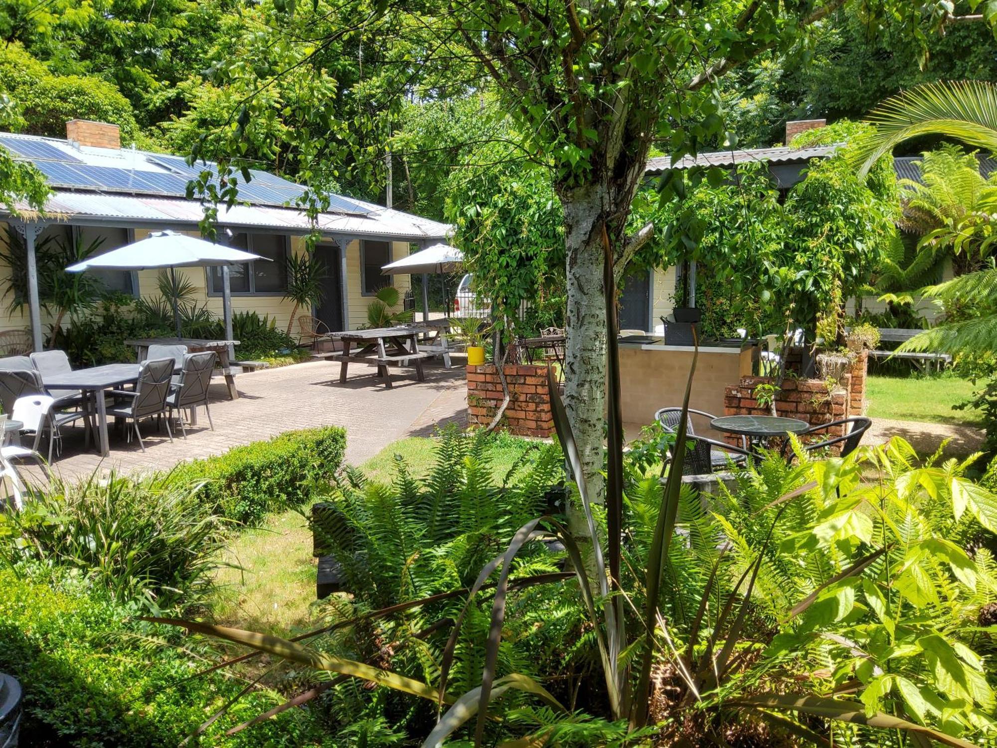 Coach House Inn Bright Esterno foto