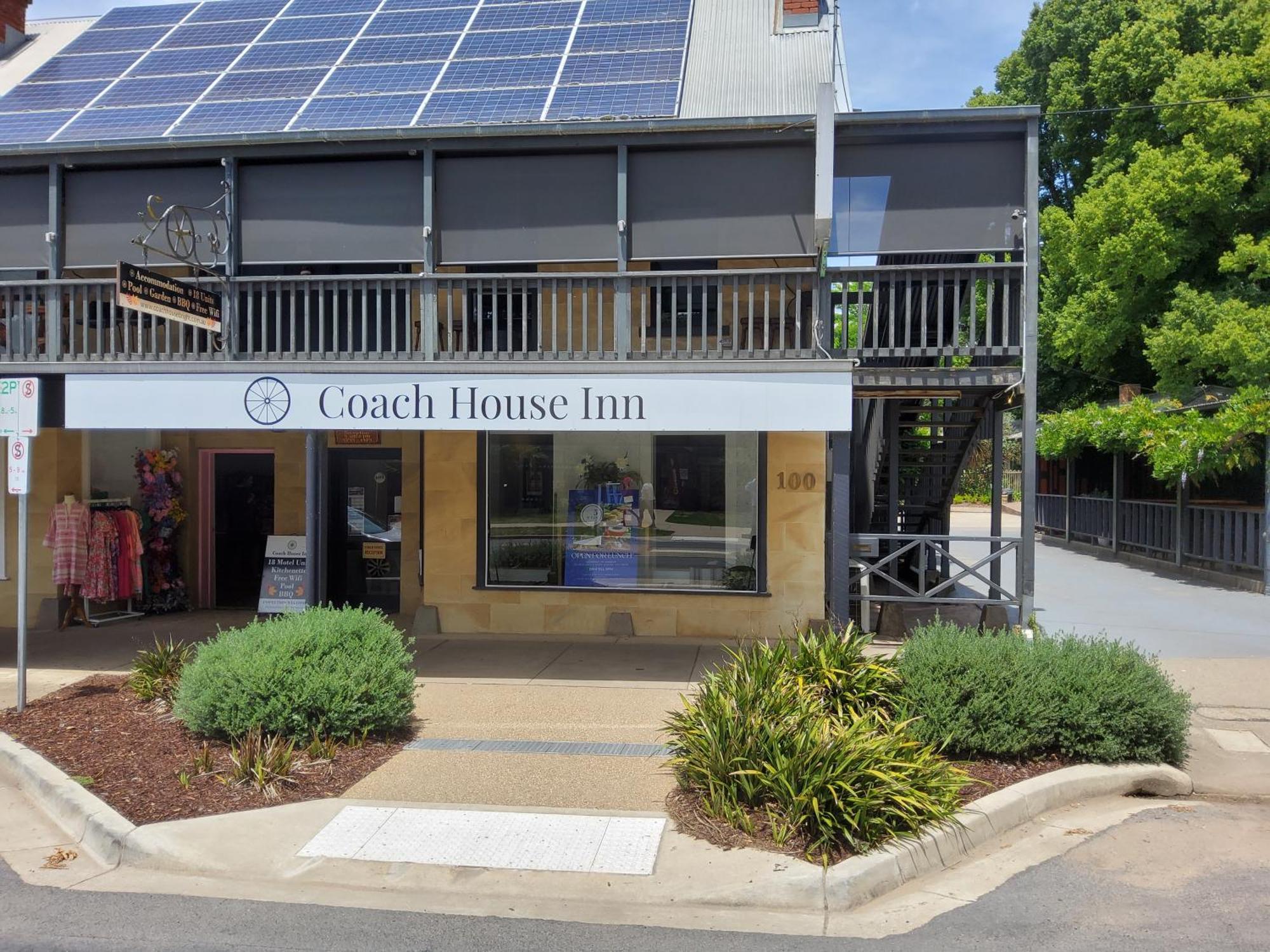 Coach House Inn Bright Esterno foto