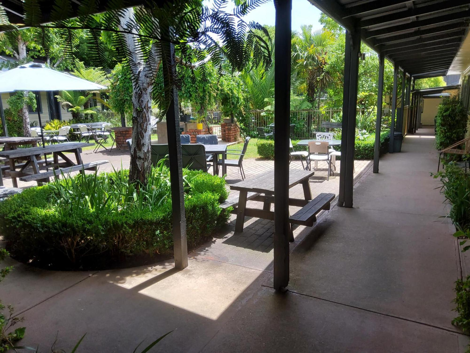 Coach House Inn Bright Esterno foto