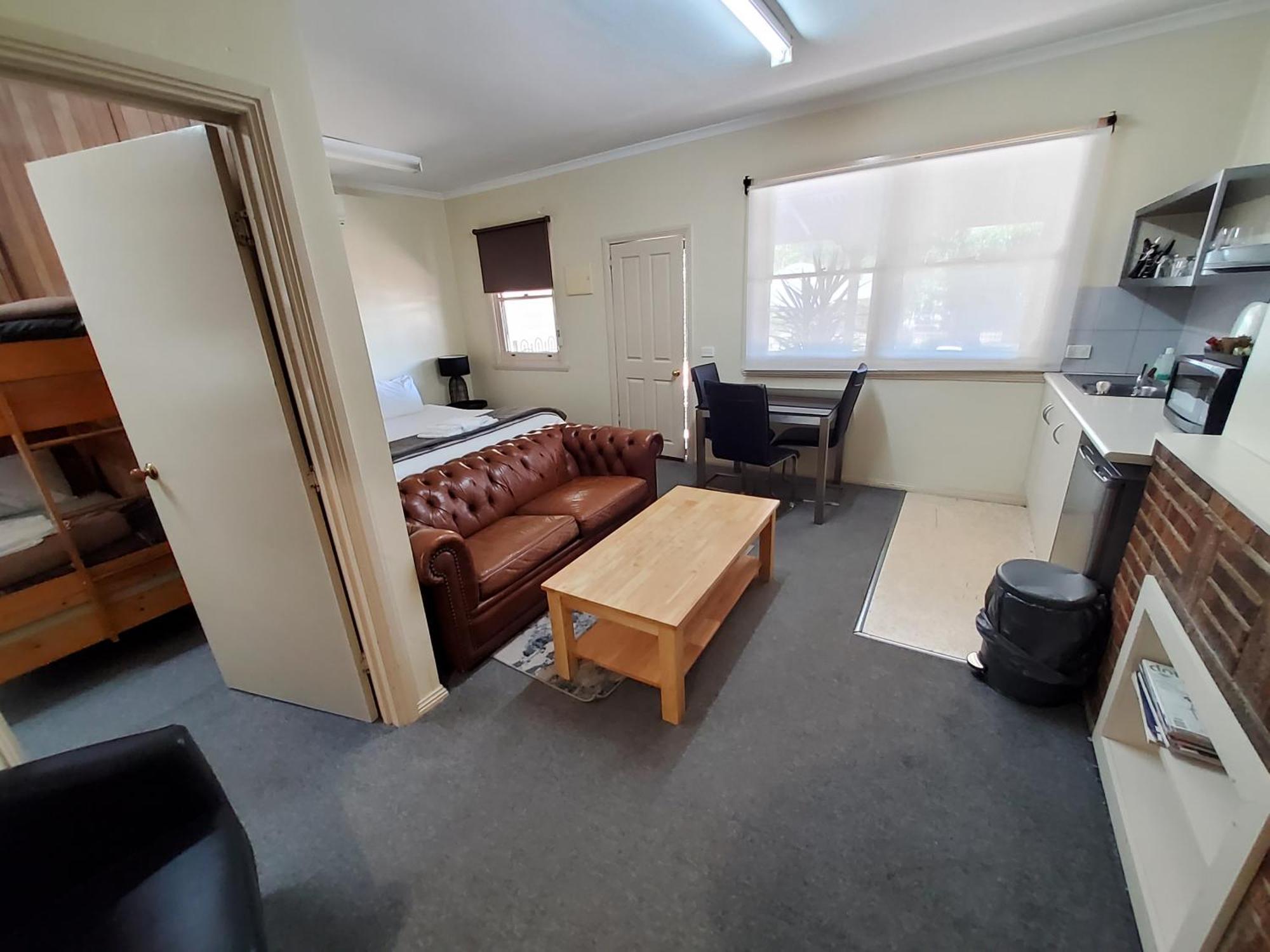 Coach House Inn Bright Esterno foto