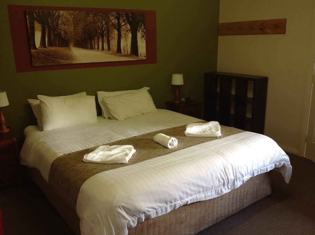 Coach House Inn Bright Esterno foto
