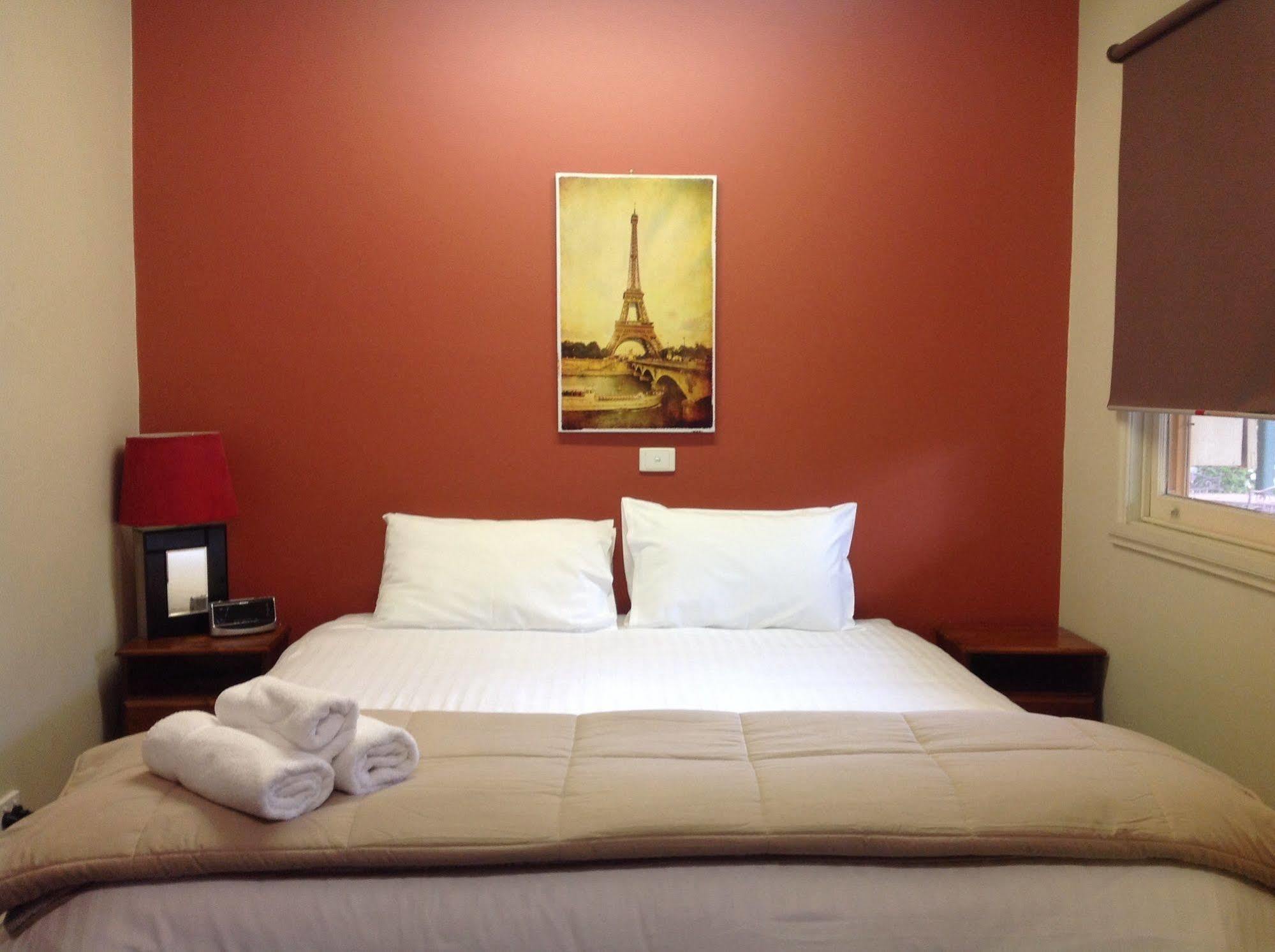 Coach House Inn Bright Esterno foto