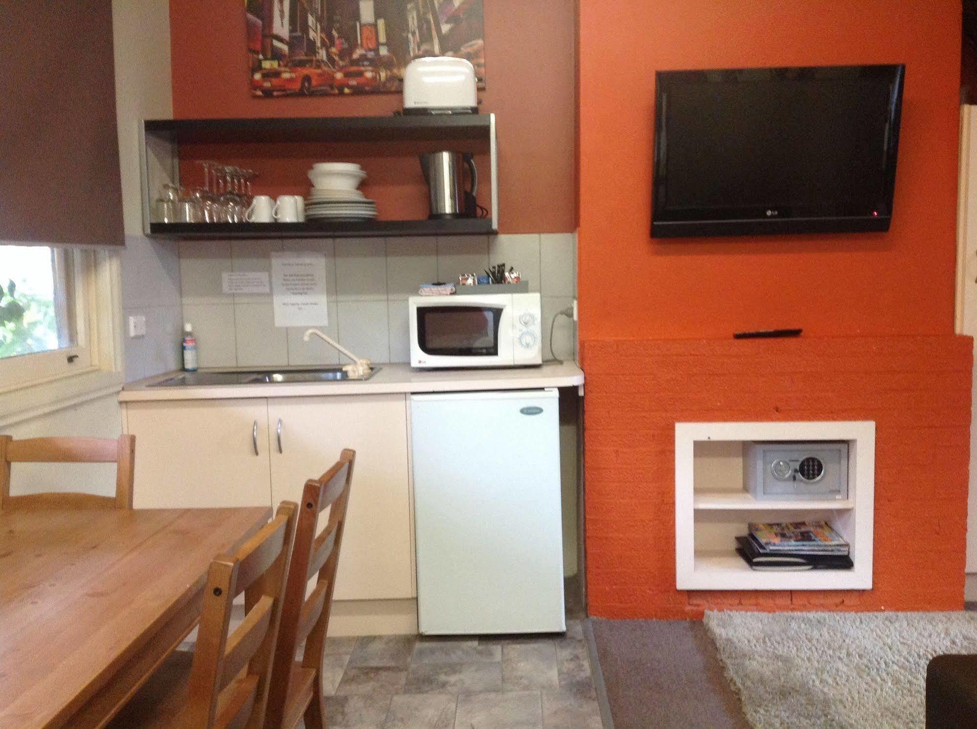 Coach House Inn Bright Esterno foto
