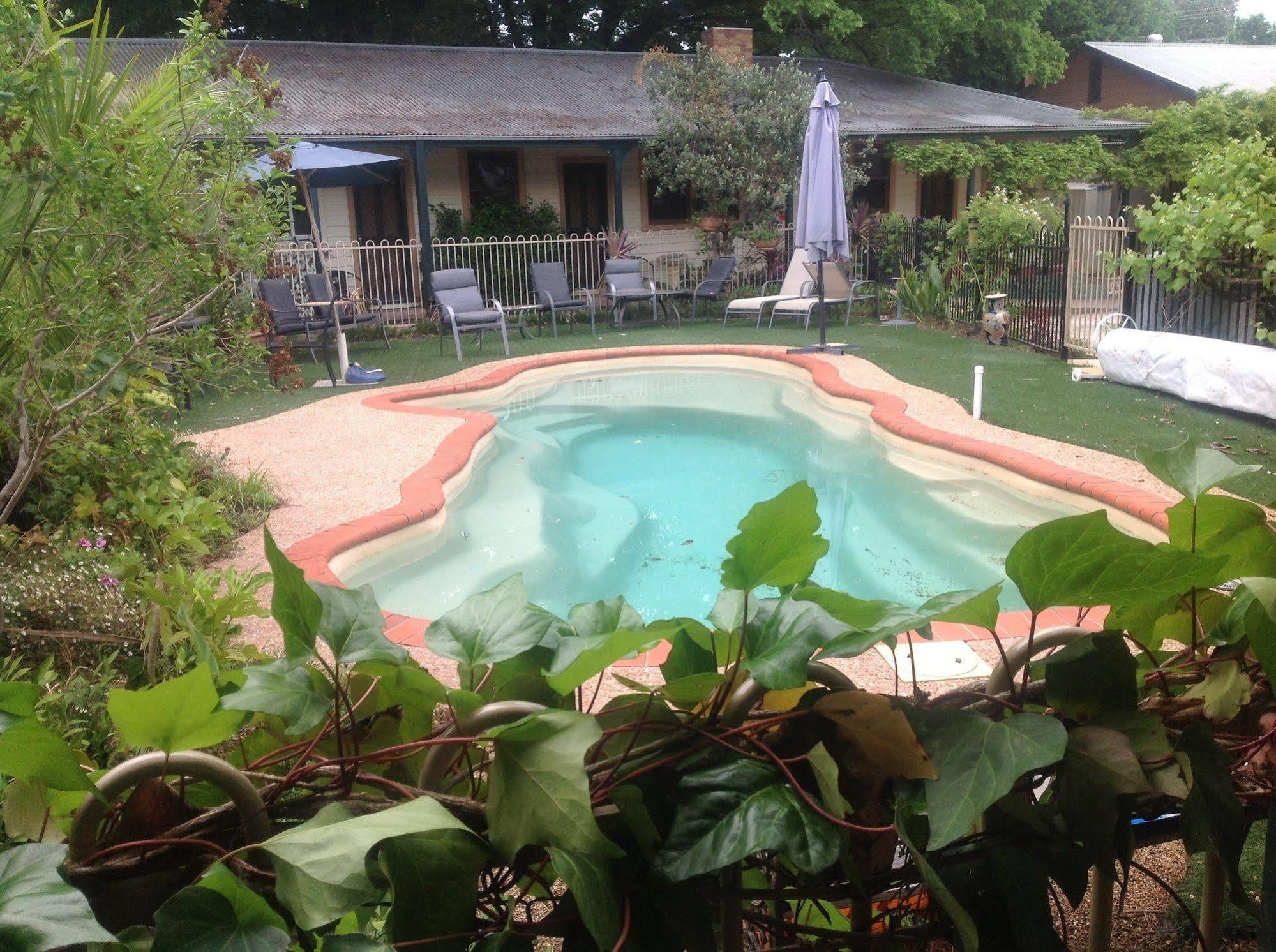Coach House Inn Bright Esterno foto