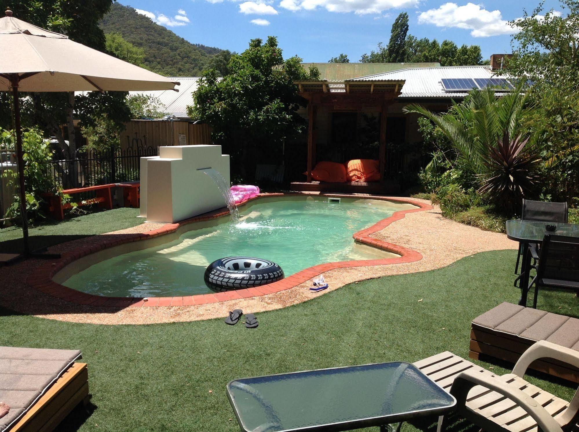 Coach House Inn Bright Esterno foto