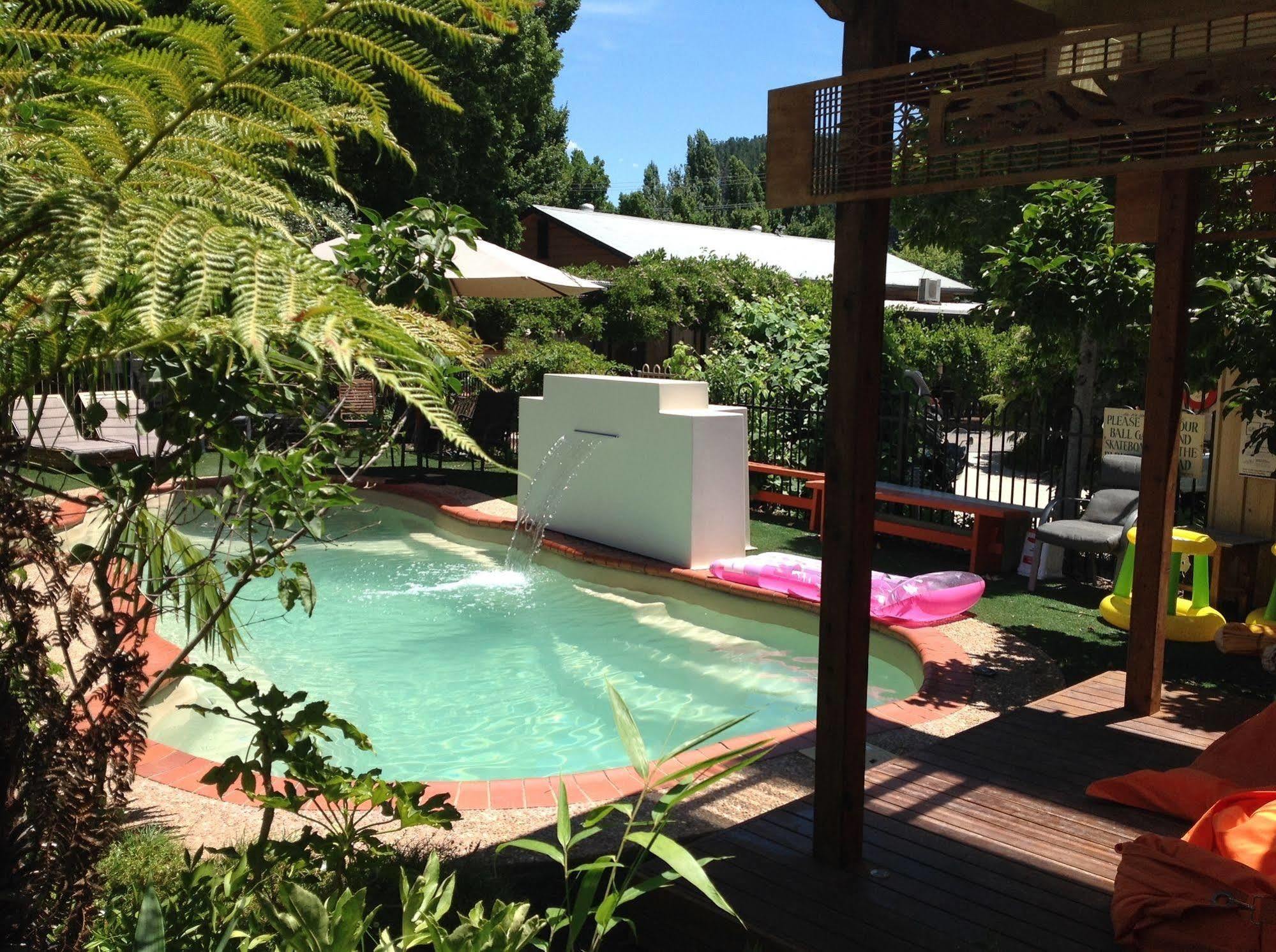 Coach House Inn Bright Esterno foto